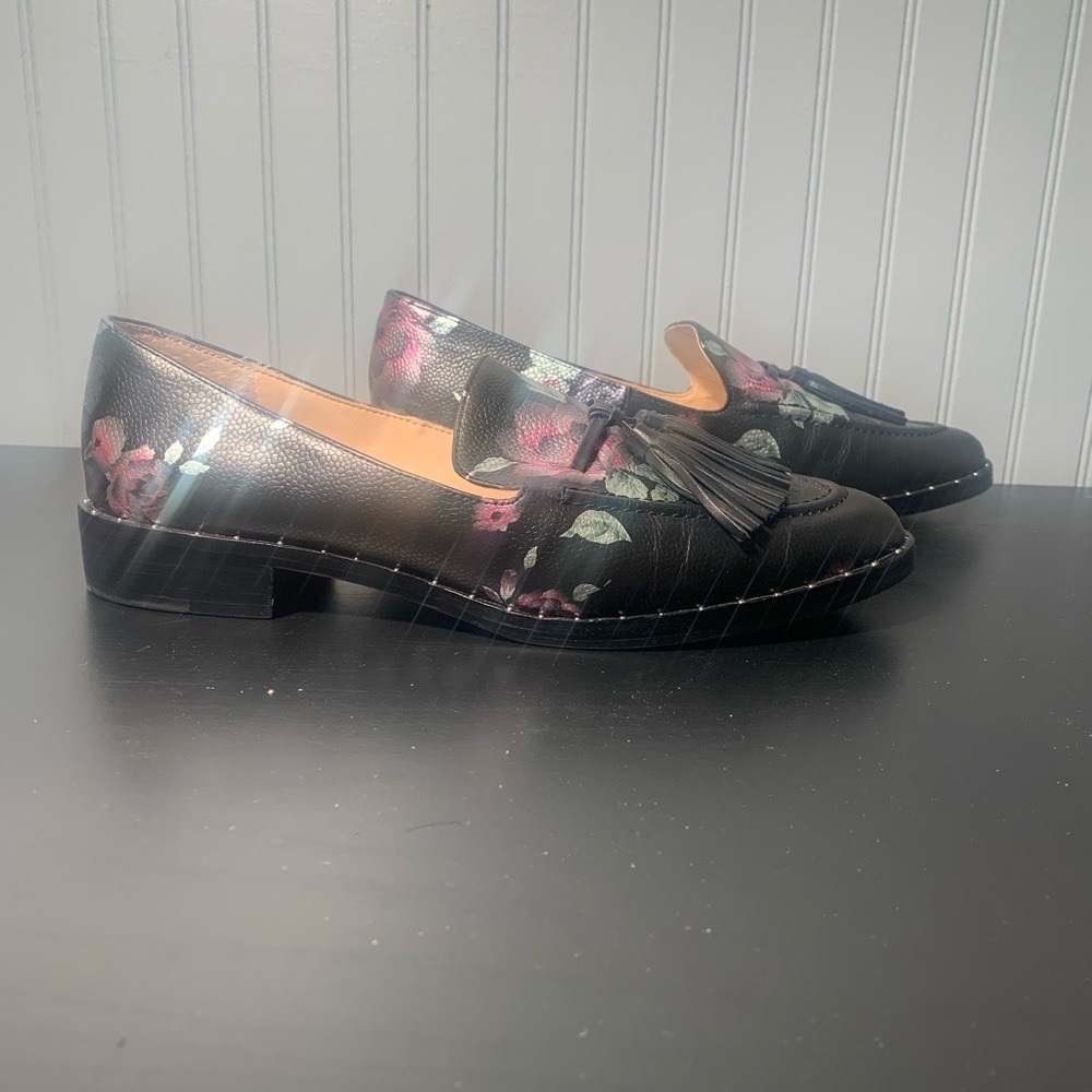Vince Camuto‎ geralin black floral tassel leather loafers size 9